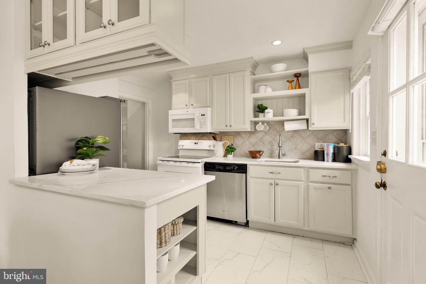 3373 S Wakefield St #b Property Photo 4