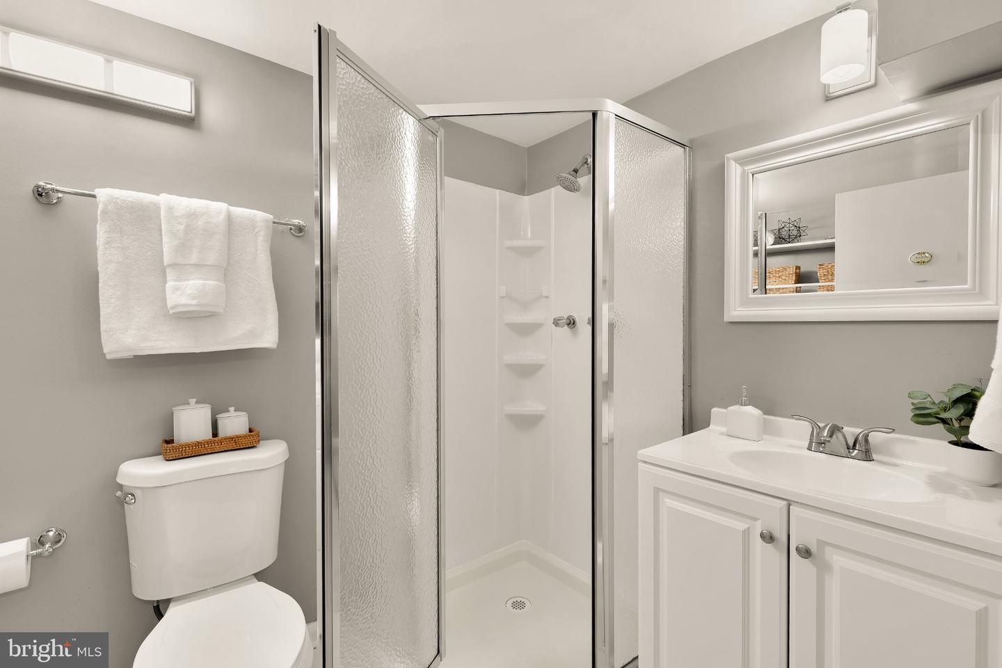 3373 S Wakefield St #b Property Photo 17