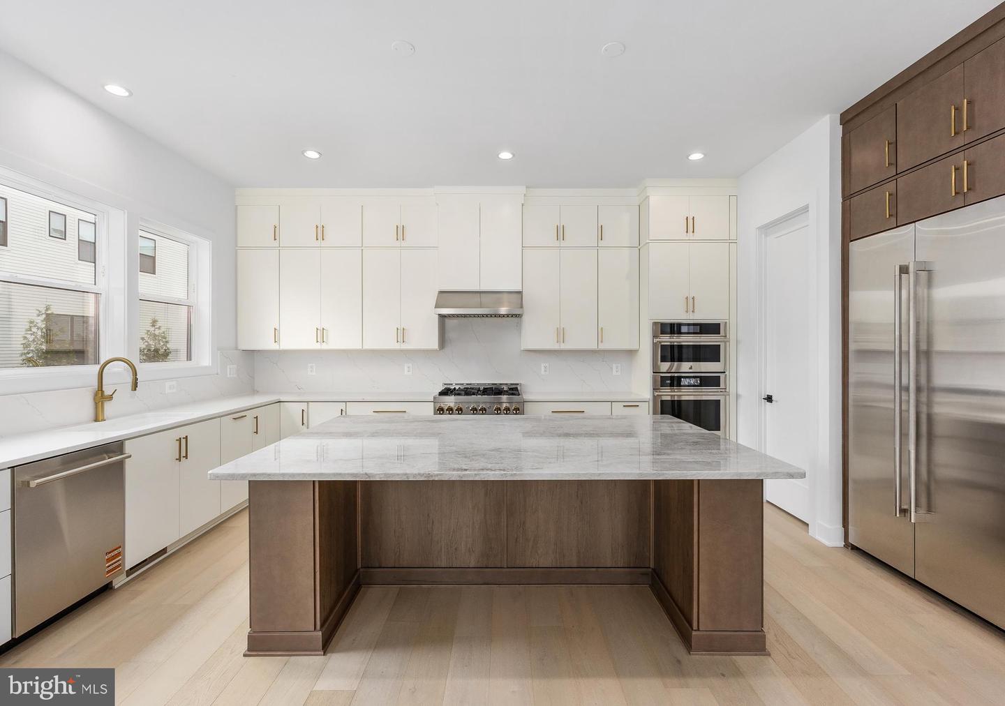 6189 8th Place N Property Photo 3