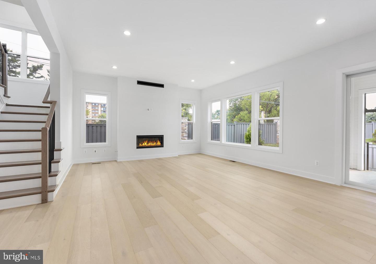6189 8th Place N Property Photo 8