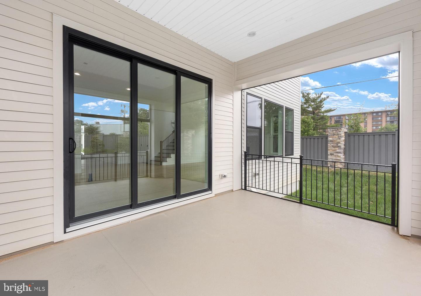 6189 8th Place N Property Photo 10
