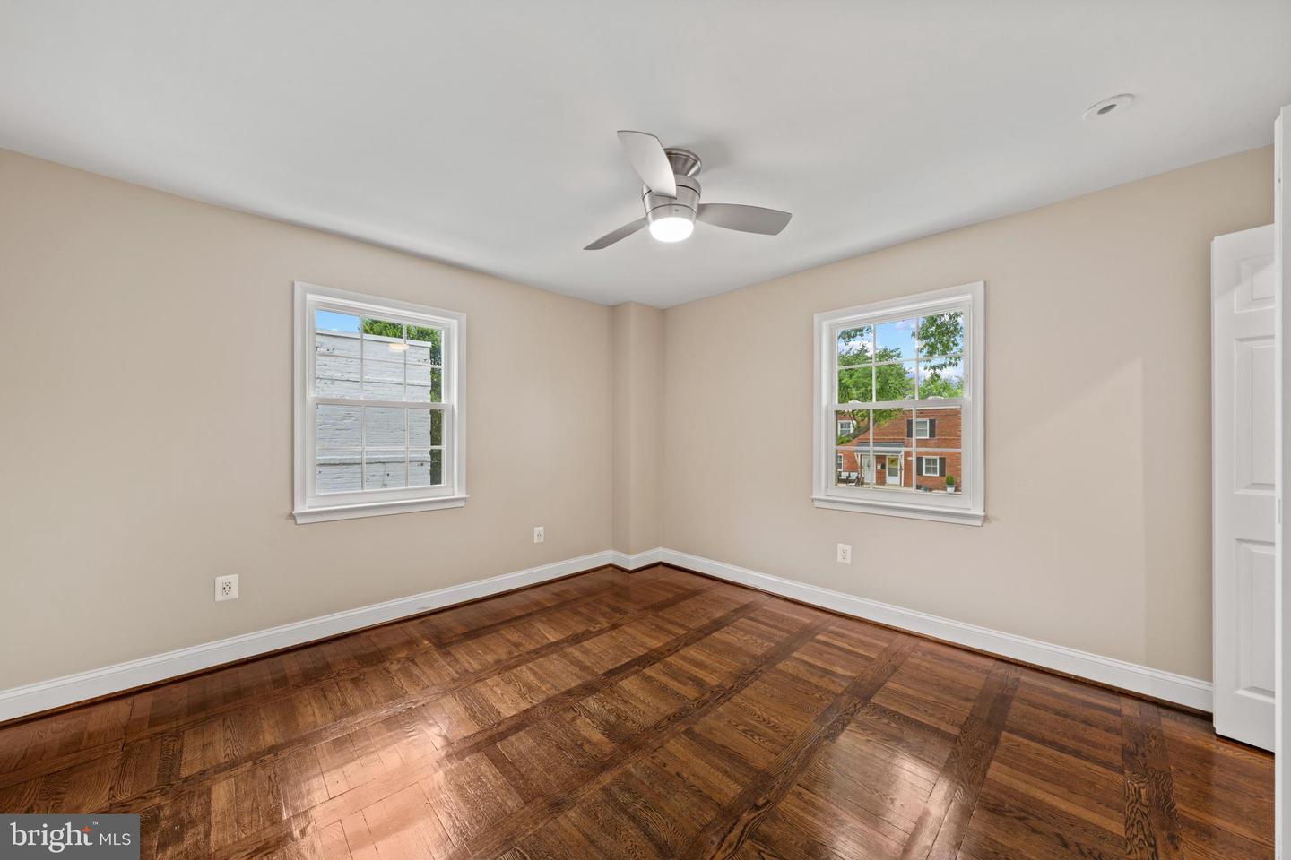 825 S Ivy St Property Photo 11