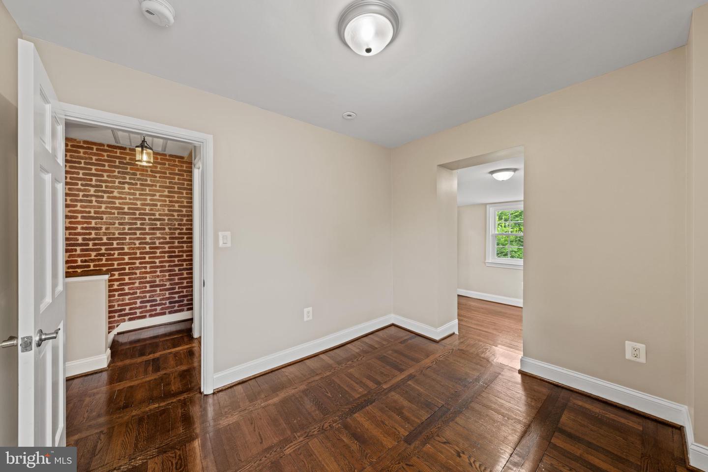825 S Ivy St Property Photo 16