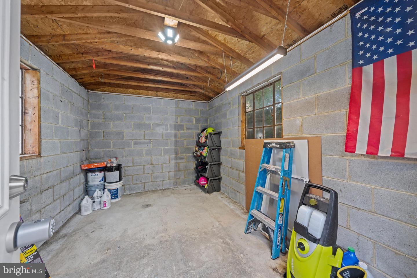825 S Ivy St Property Photo 32