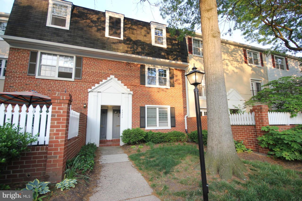 2832 WAKEFIELD ST S #C Property Photo 1
