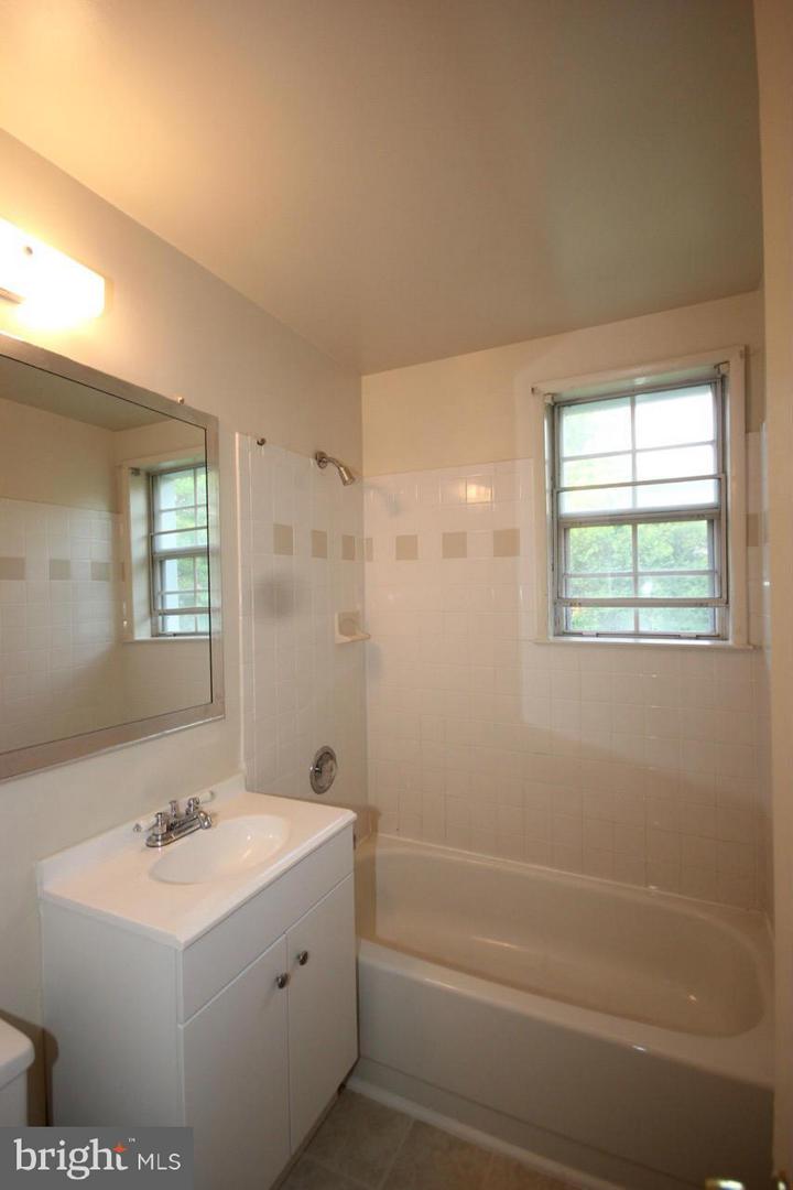 2832 Wakefield St S #c Property Photo 13