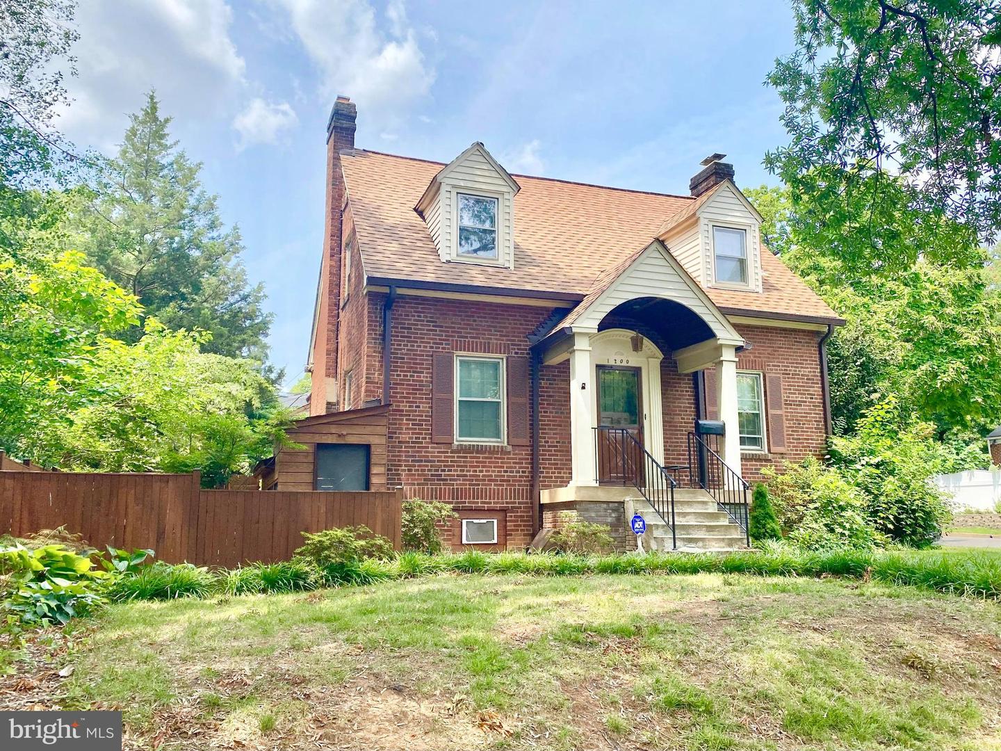 1200 S Cleveland St Property Photo 1