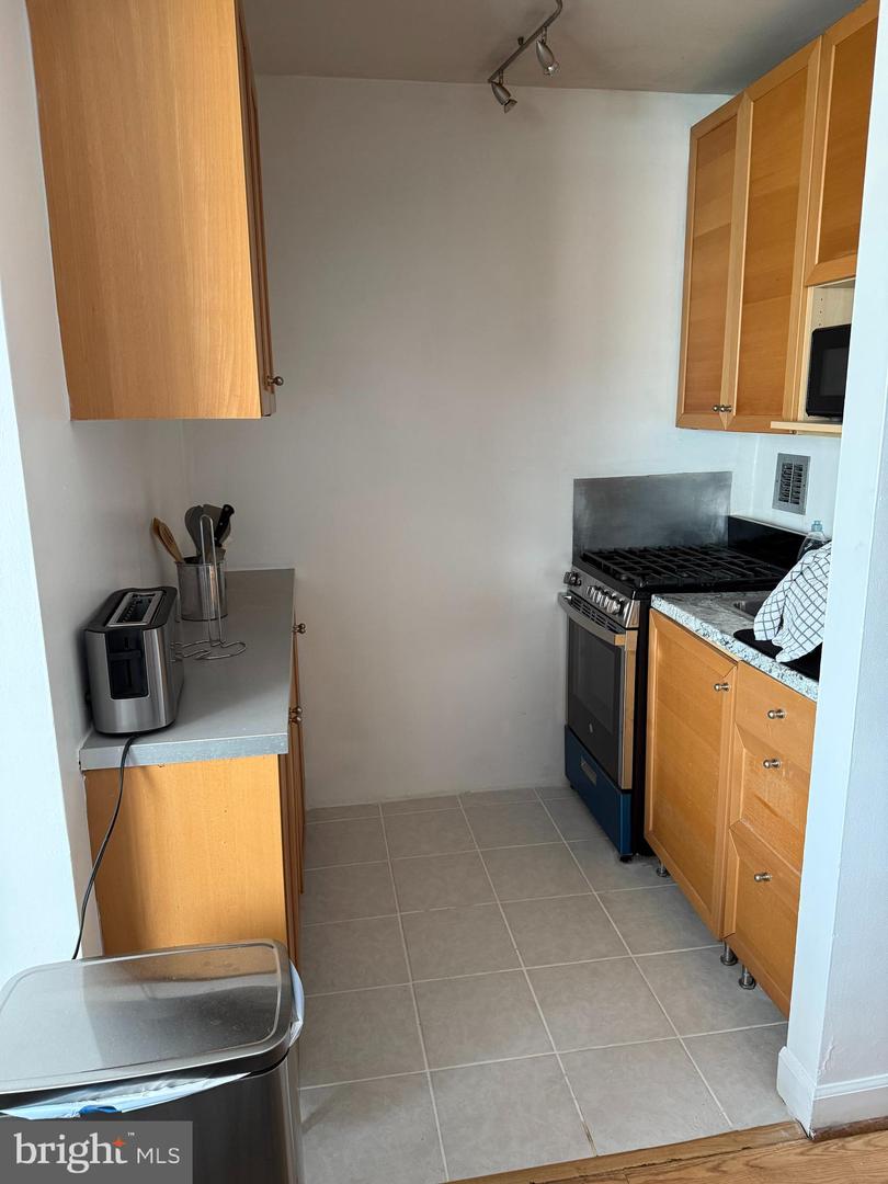 1121 Arlington Blvd #825 Property Photo 8
