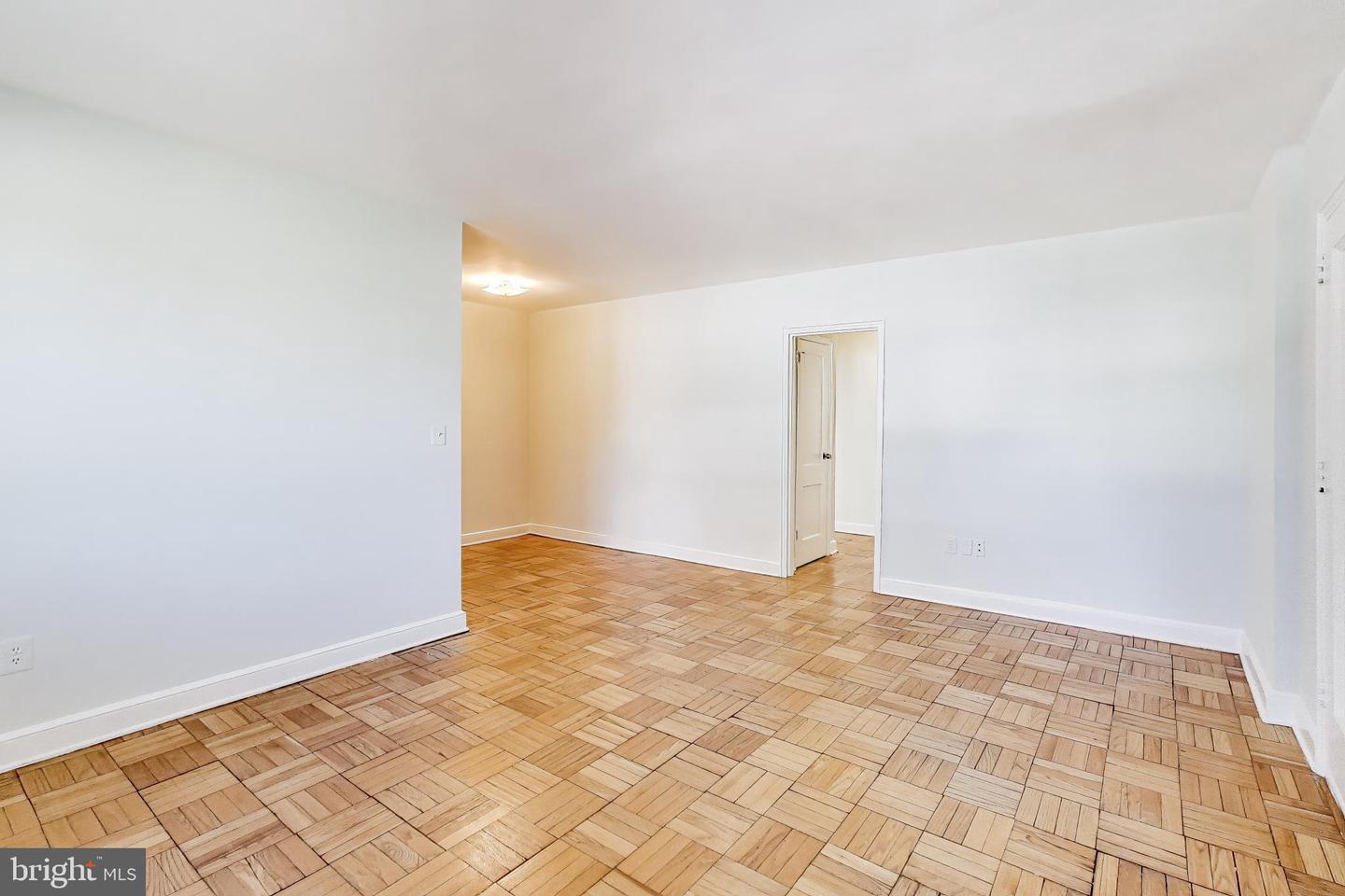 1724 N Quinn St #105 Property Photo 3