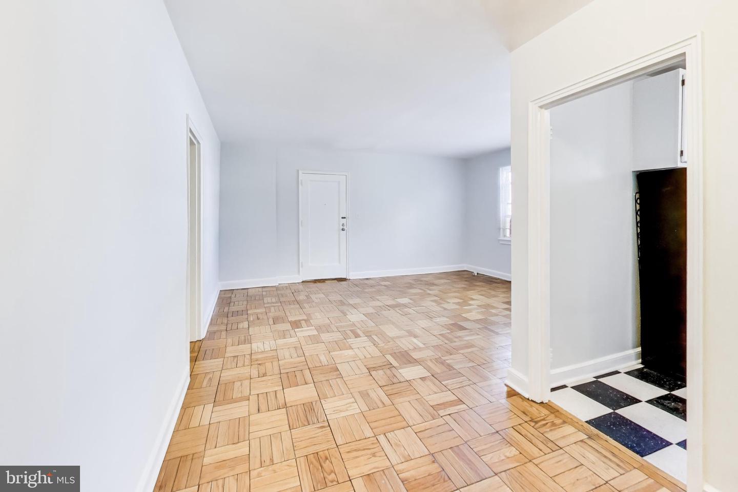 1724 N Quinn St #105 Property Photo 5