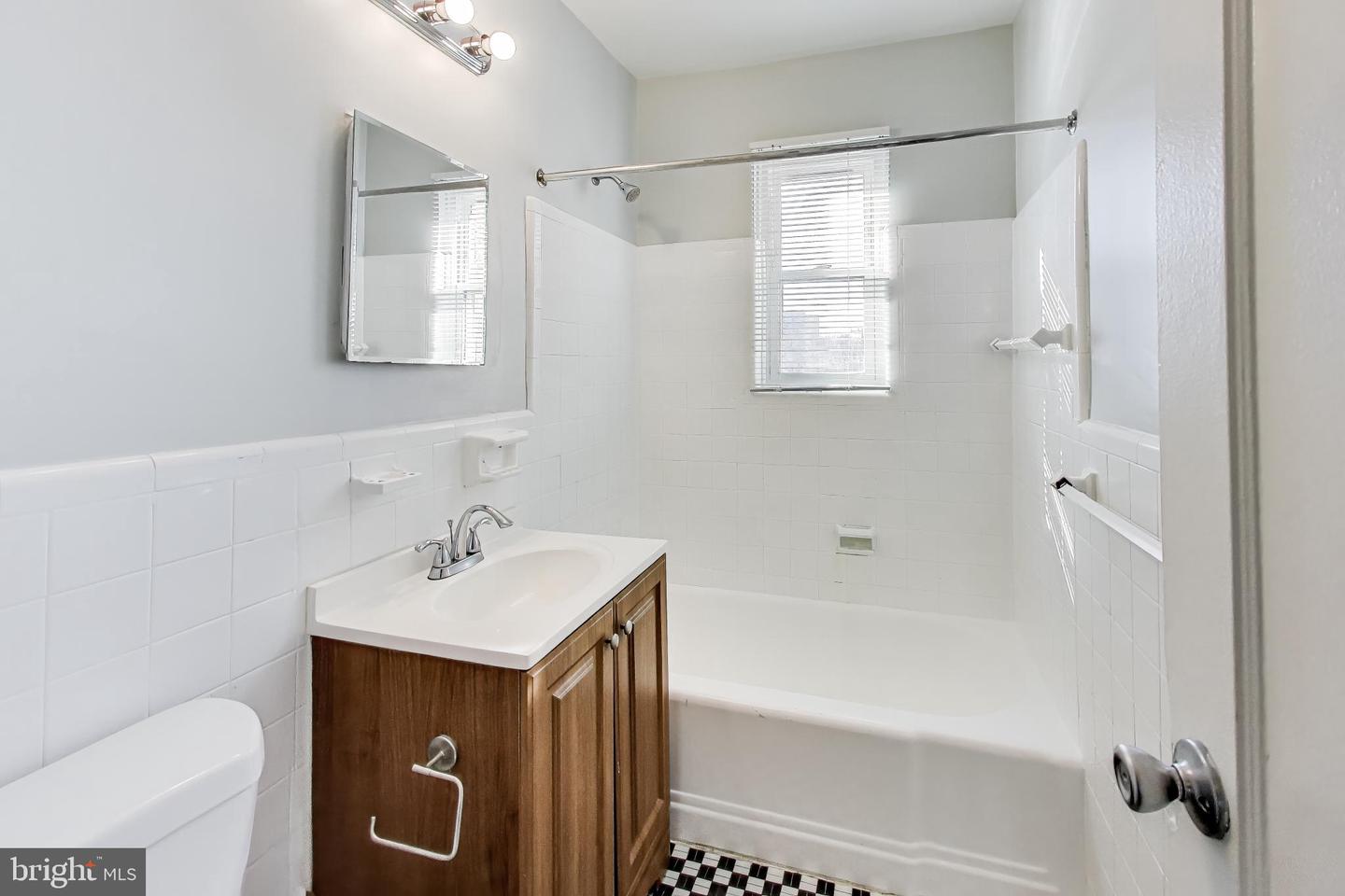 1724 N Quinn St #105 Property Photo 13