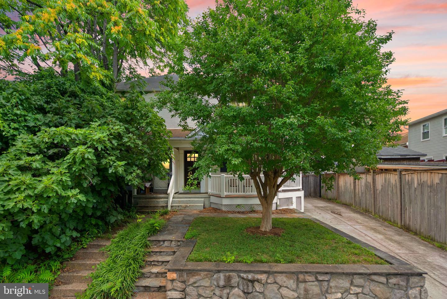 2747 S Uhle St S Property Photo 3
