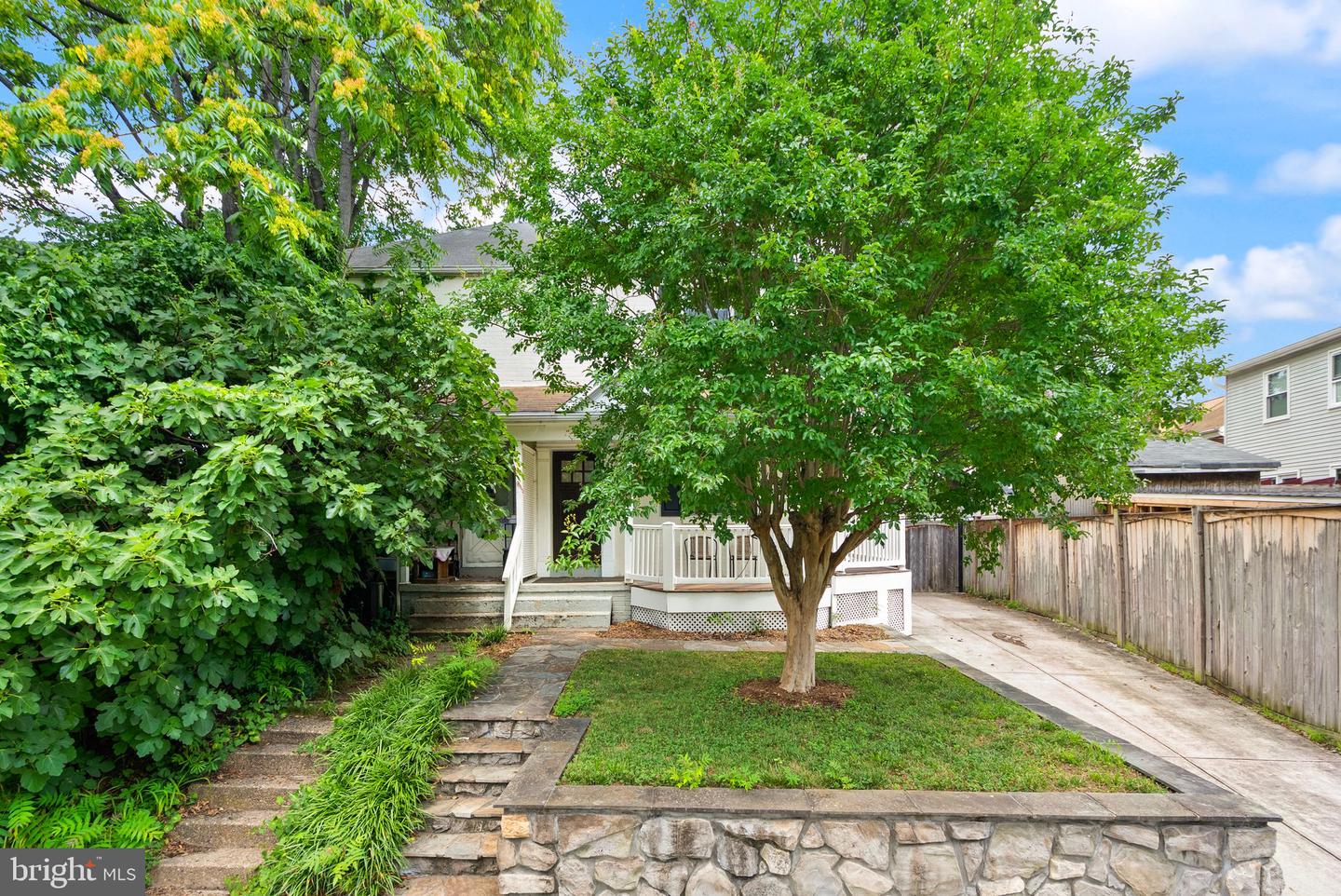 2747 S Uhle St S Property Photo 4
