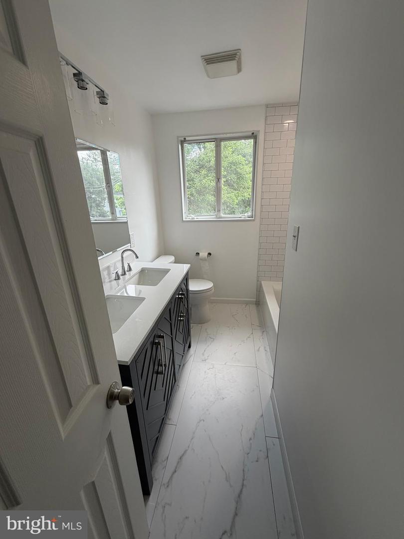 4206 Washington Blvd #2 Property Photo 5