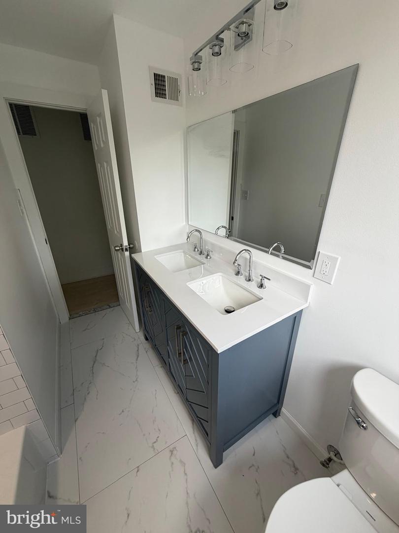 4206 Washington Blvd #2 Property Photo 6