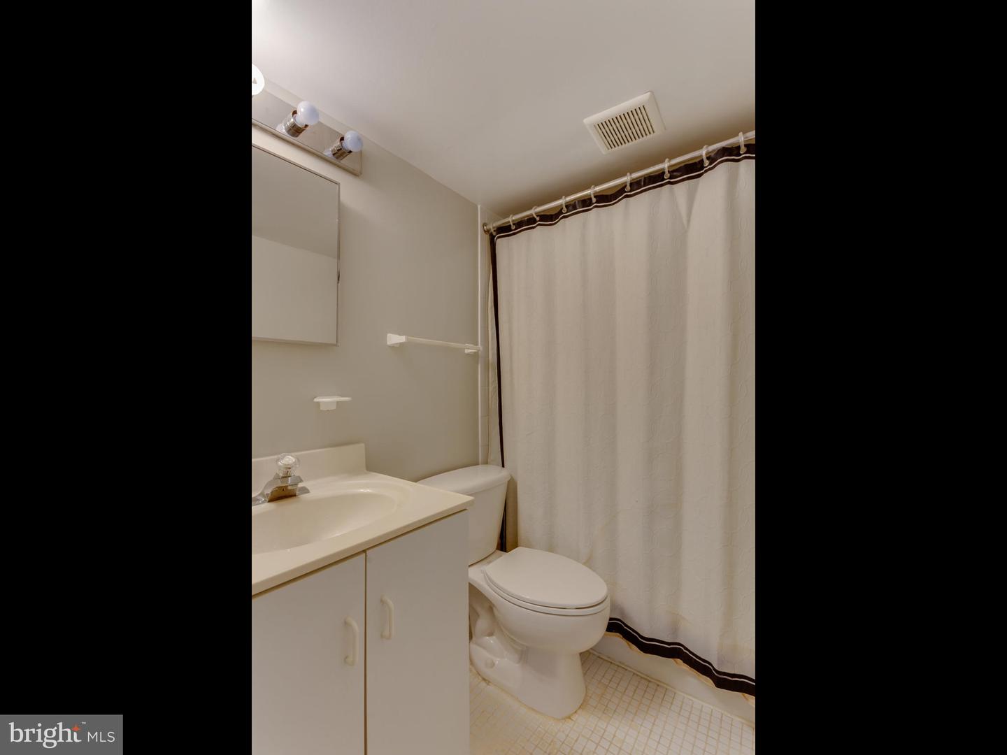 1045 N Monroe St Property Photo 21