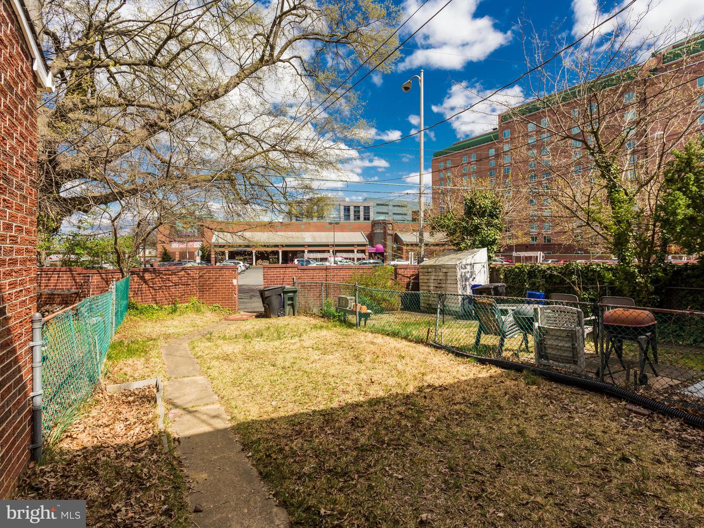 1045 N Monroe St Property Photo 37