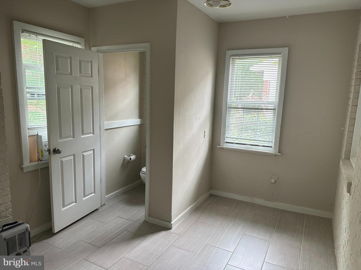 622 N Oakland St Property Photo 9