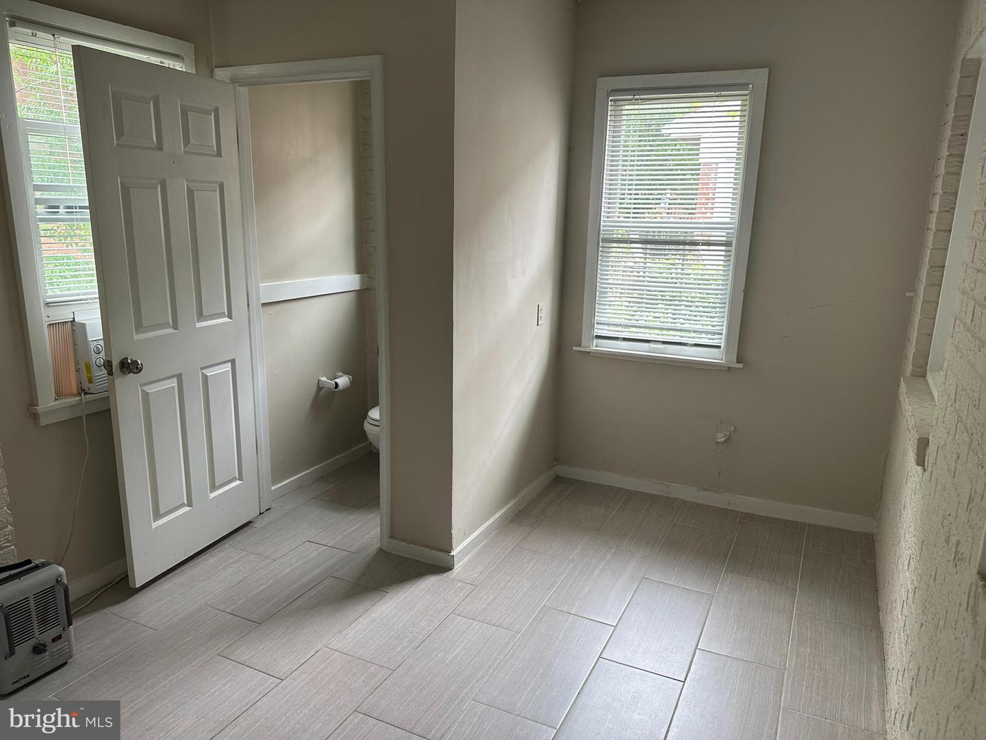 622 N Oakland St Property Photo 10