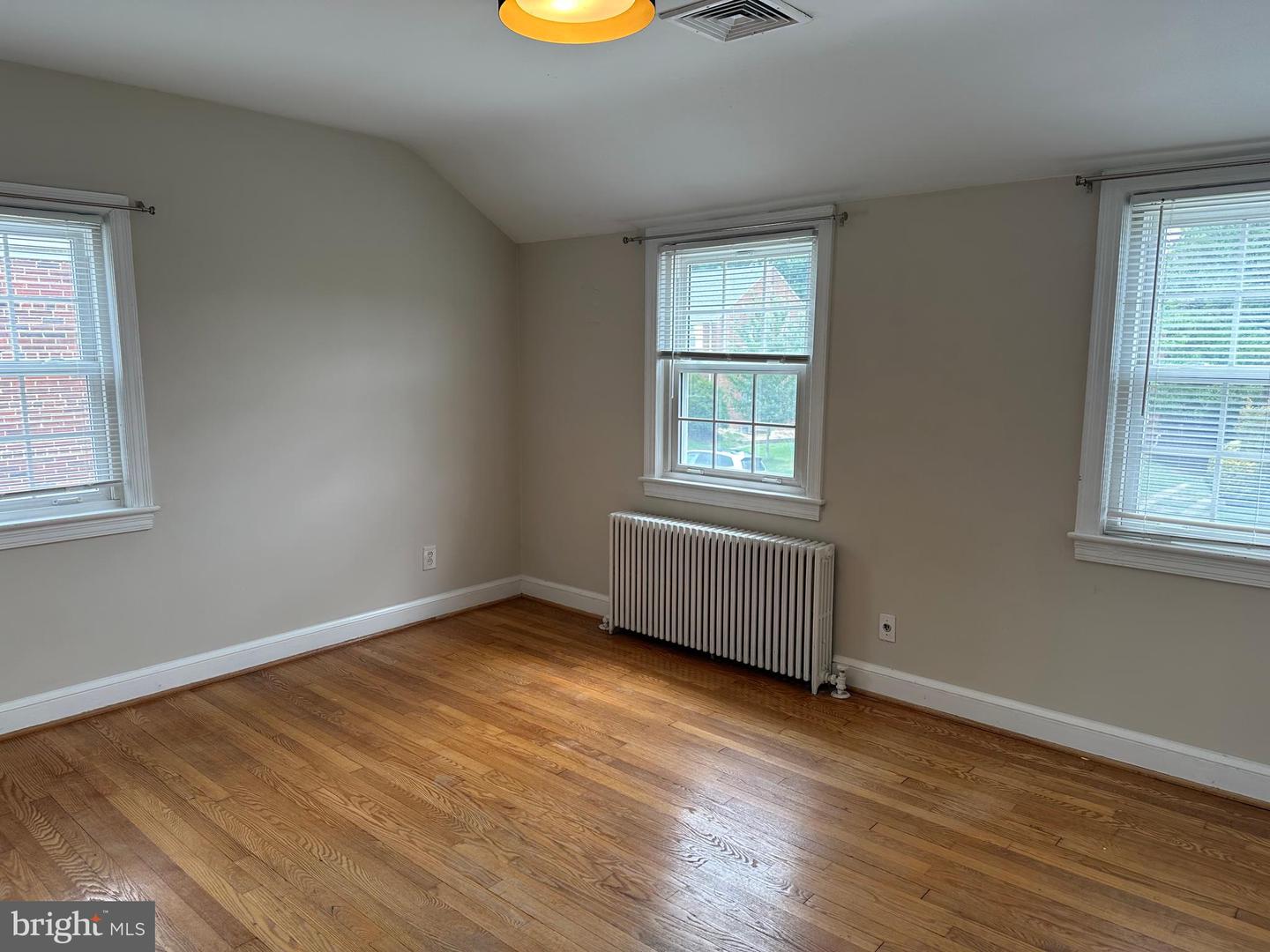 622 N Oakland St Property Photo 14
