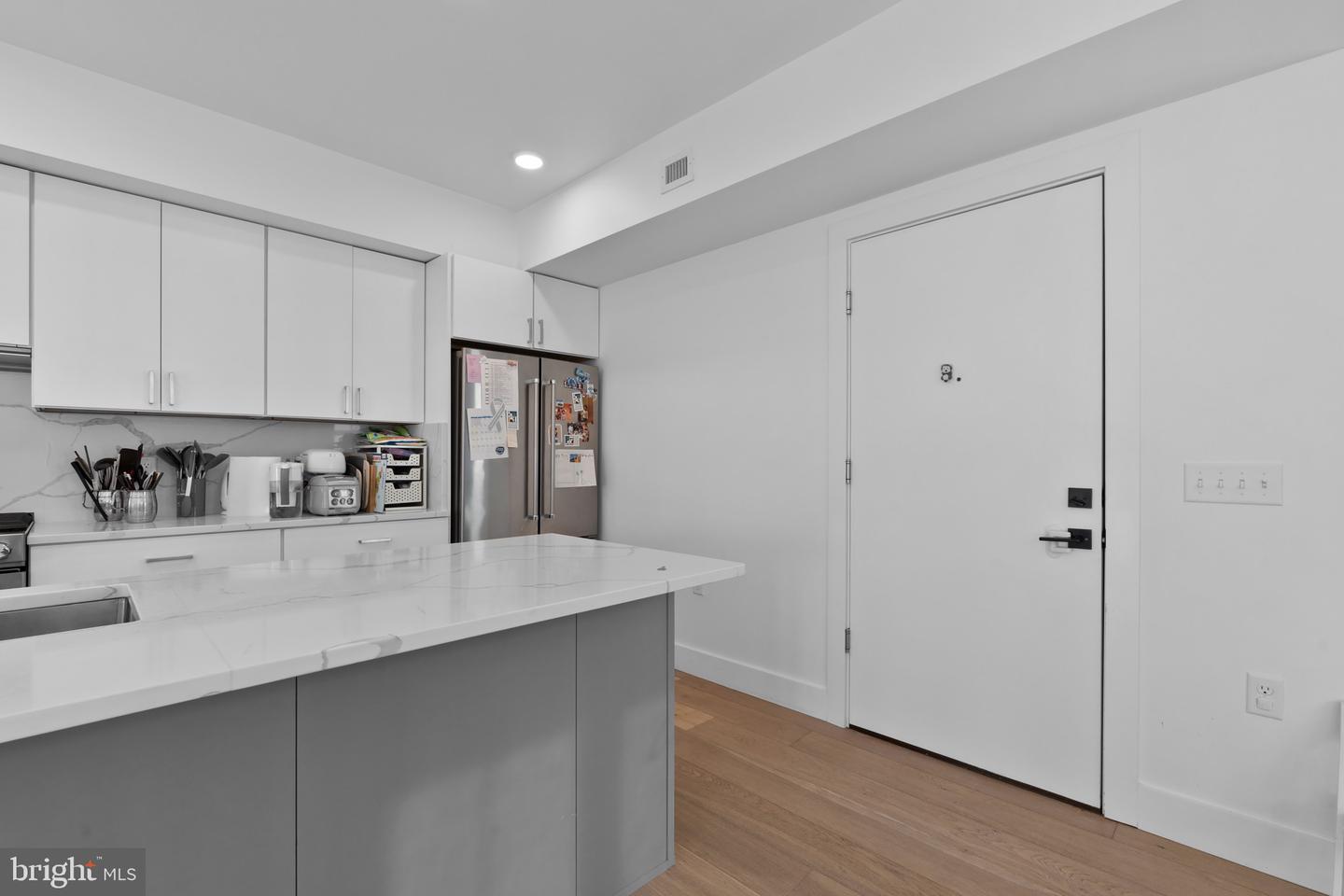 1245 N Pierce St #9 Property Photo 6