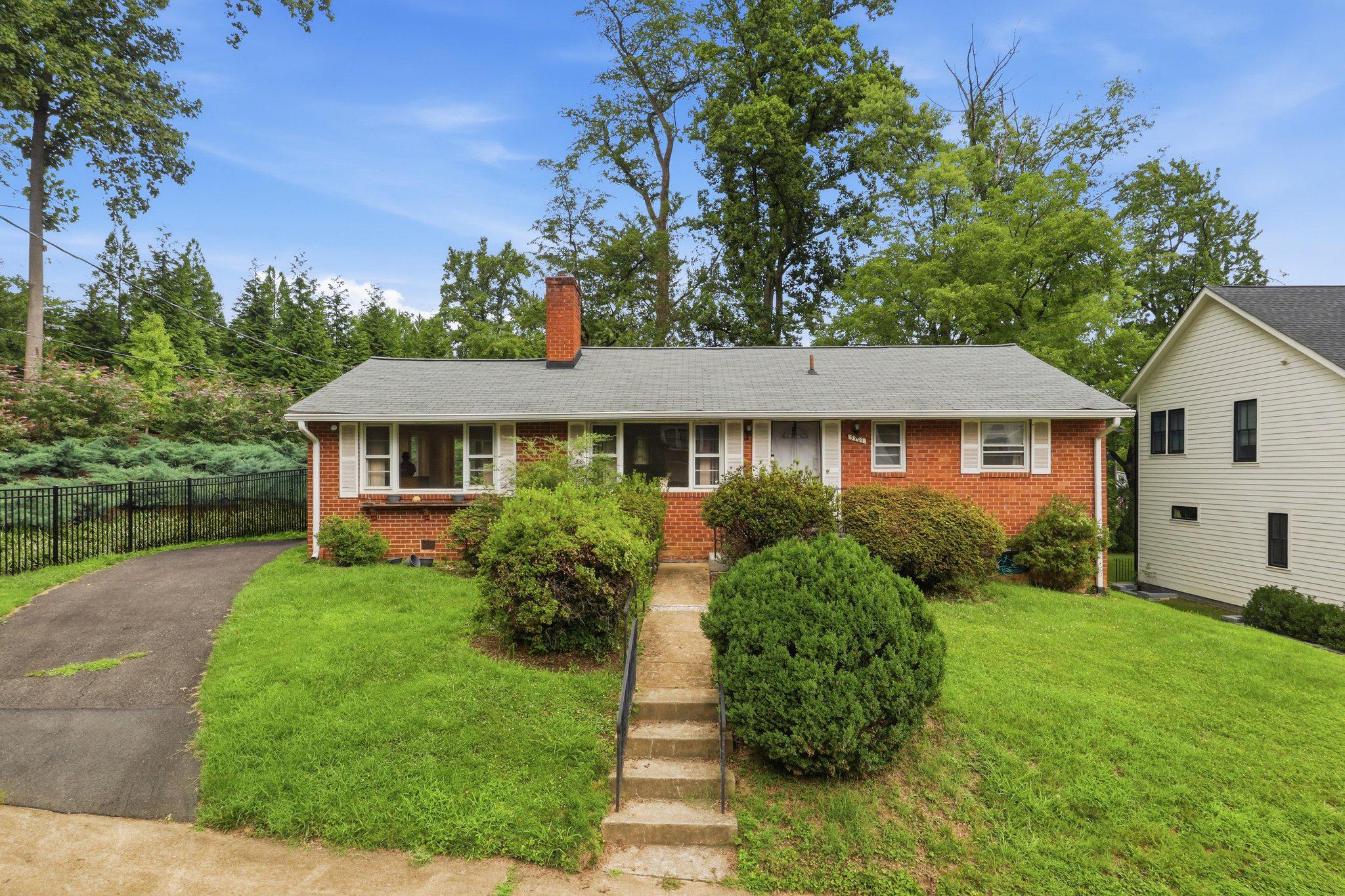 3707 John Marshall Dr Property Photo 1