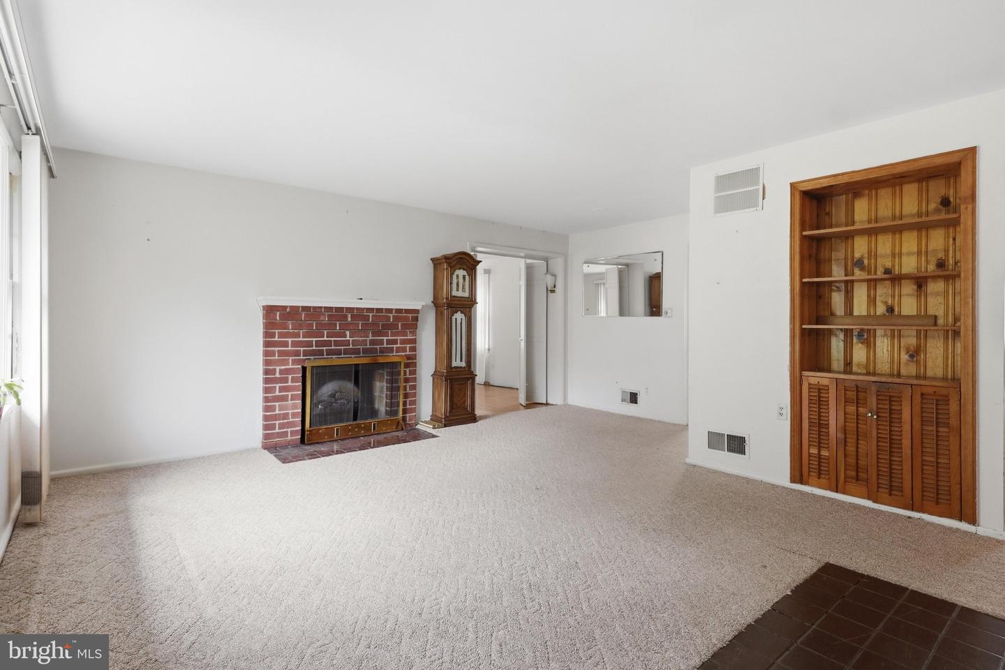 3707 John Marshall Dr Property Photo 5