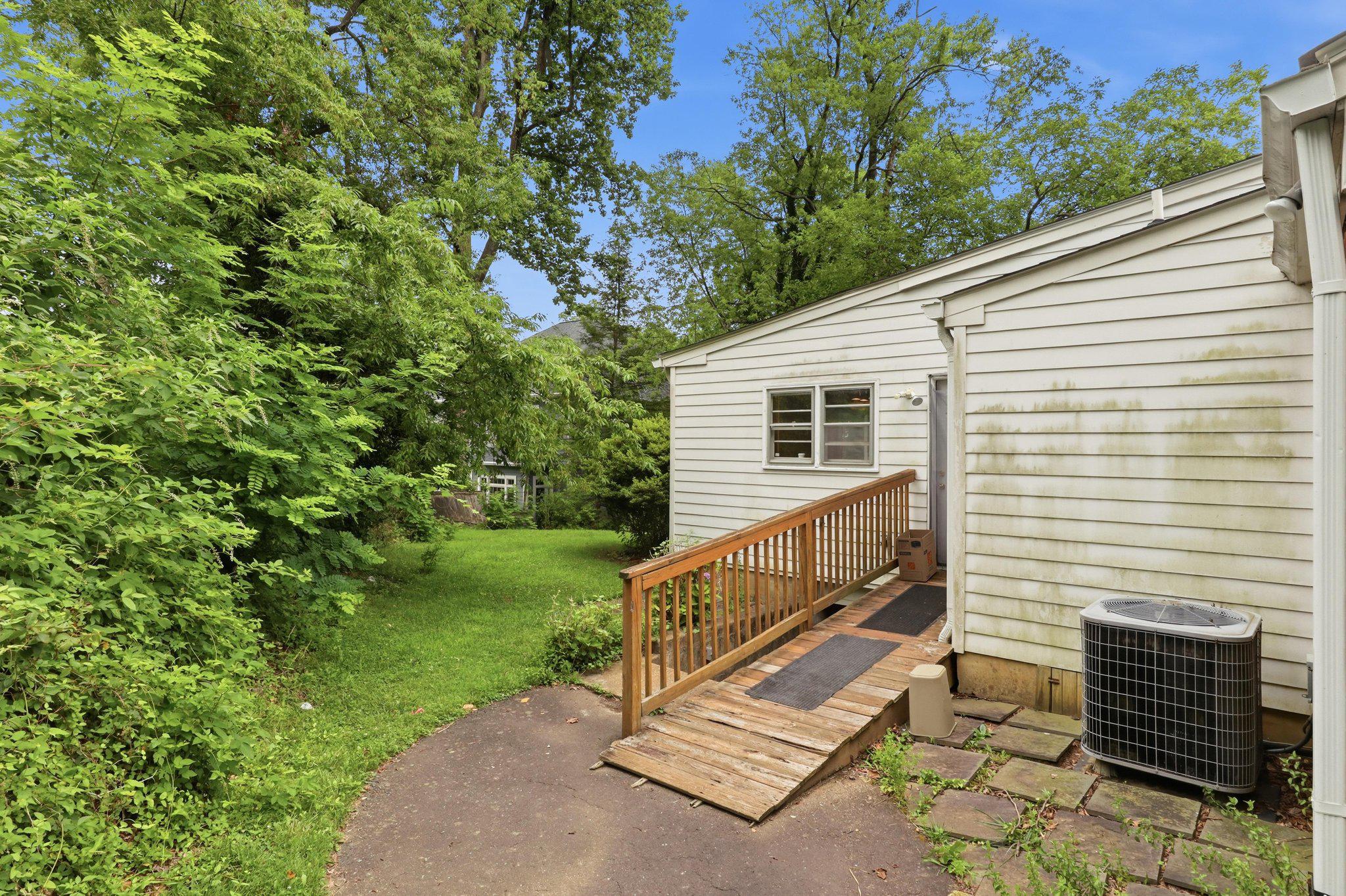 3707 John Marshall Dr Property Photo 32