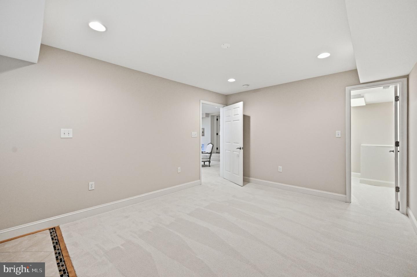 1016 N Larrimore St Property Photo 24