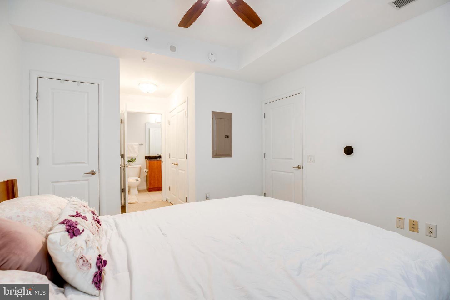 1021 N Garfield St #125 Property Photo 17
