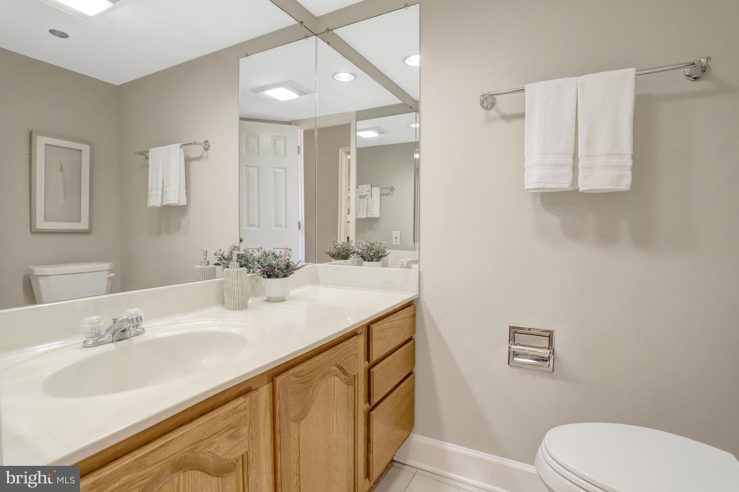 1301 N Courthouse Rd #1805 Property Photo 12