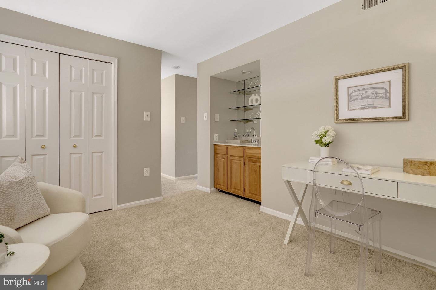 1301 N Courthouse Rd #1805 Property Photo 21