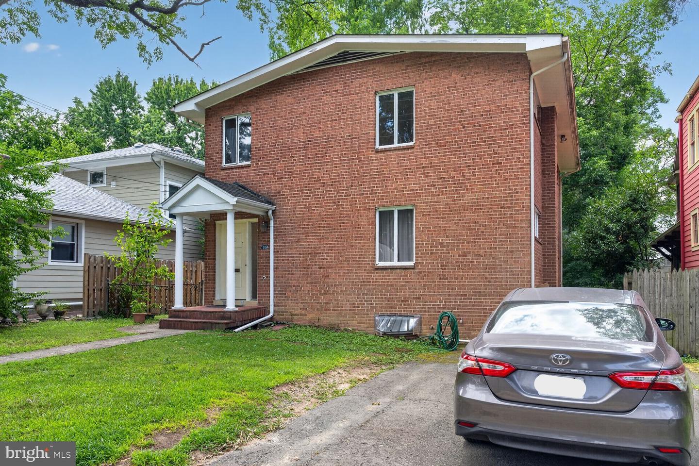 1034 17TH ST S #TOP FLOOR Property Photo 1