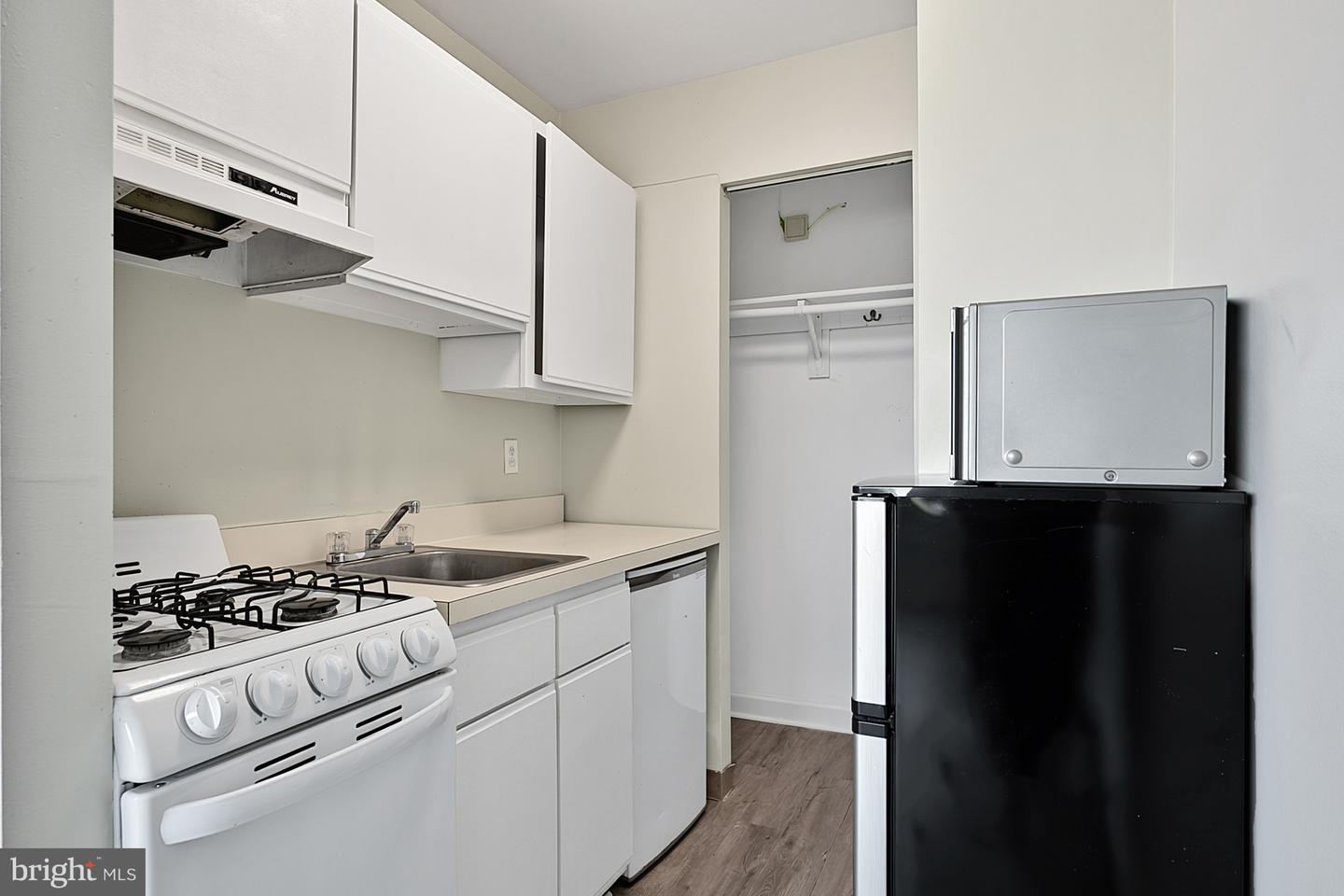 1011 Arlington Blvd #228 Property Photo 11