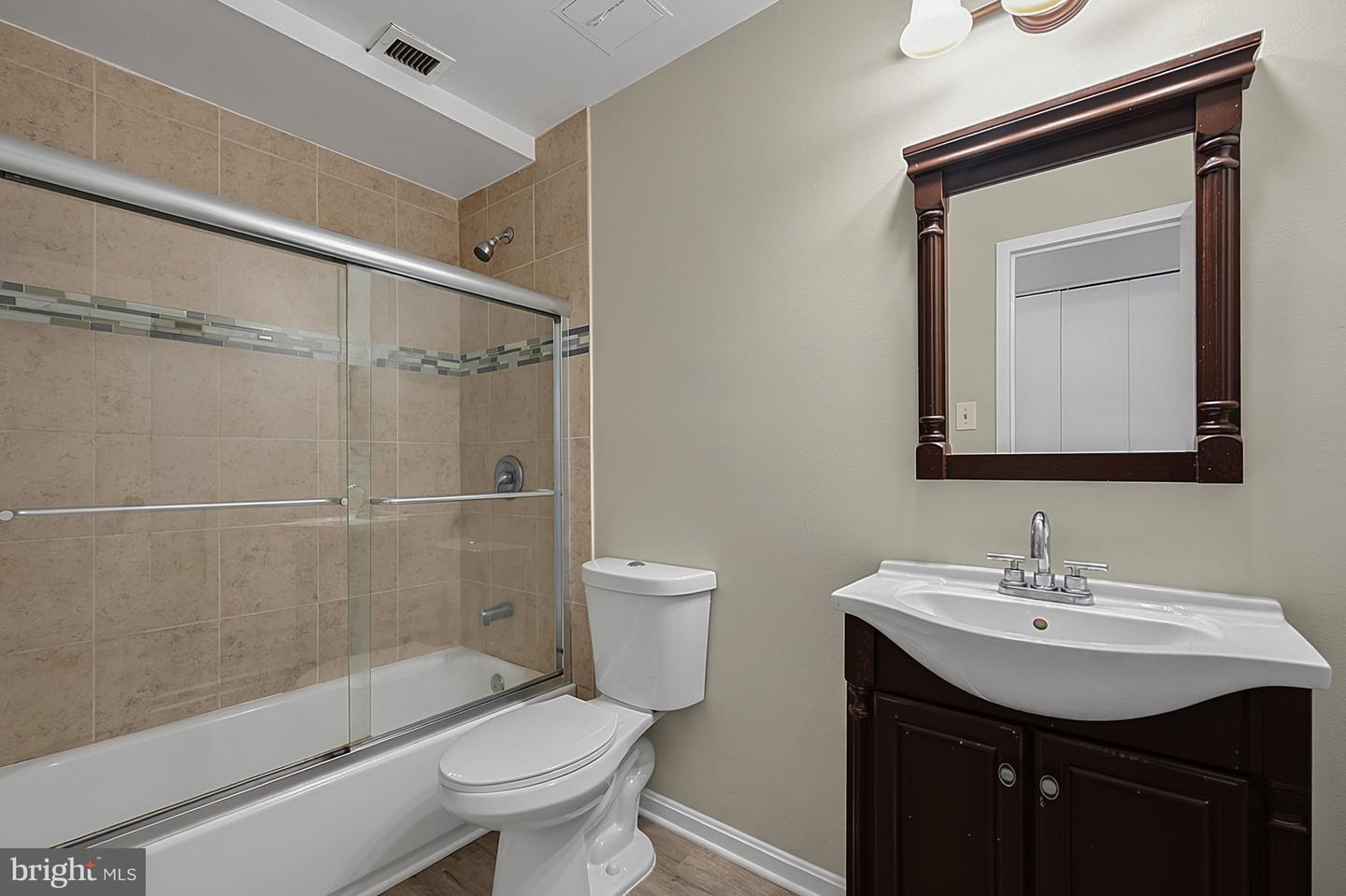 1011 Arlington Blvd #228 Property Photo 15