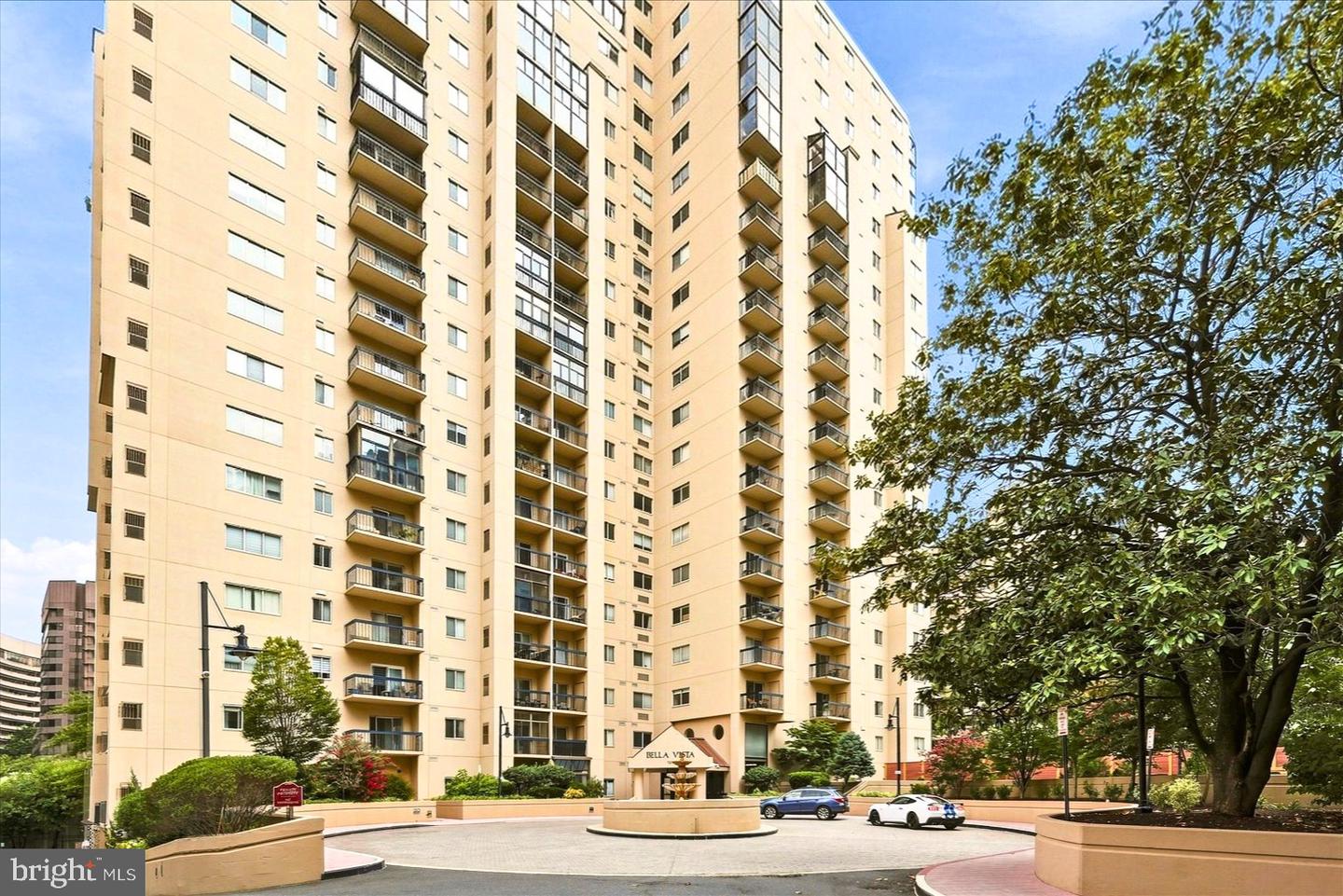 1211 S Eads St S #305 Property Photo 1