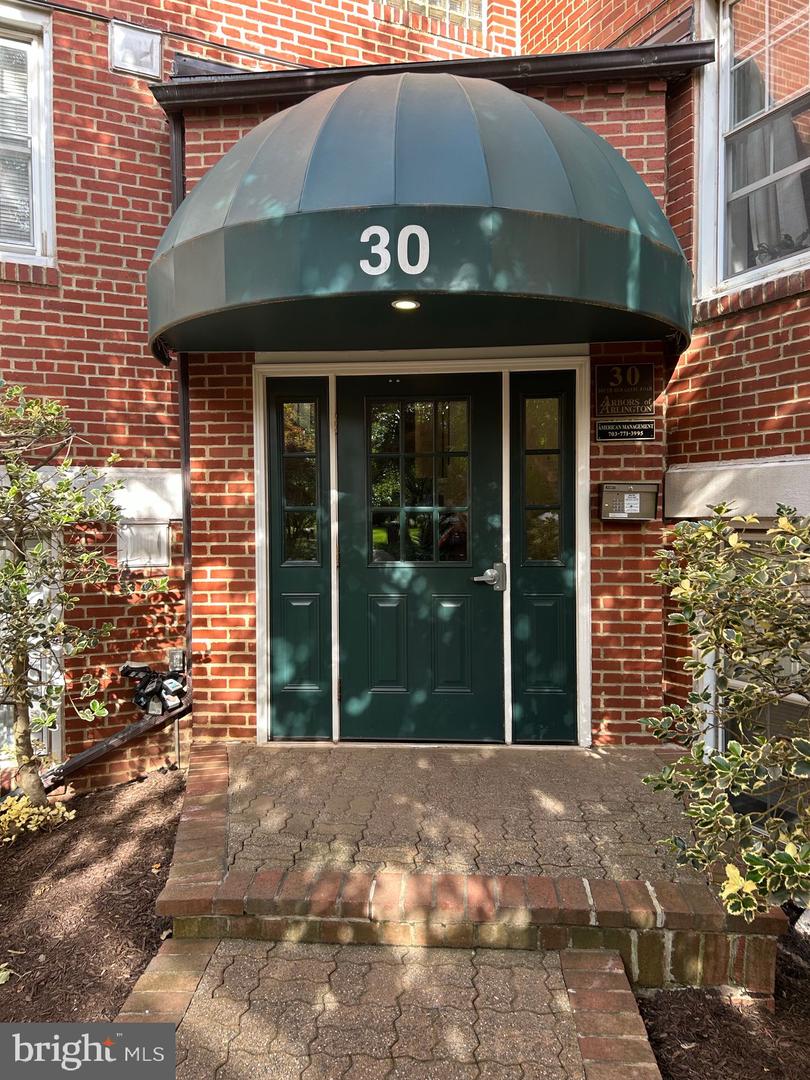 30 S OLD GLEBE RD S #102-E Property Photo 1