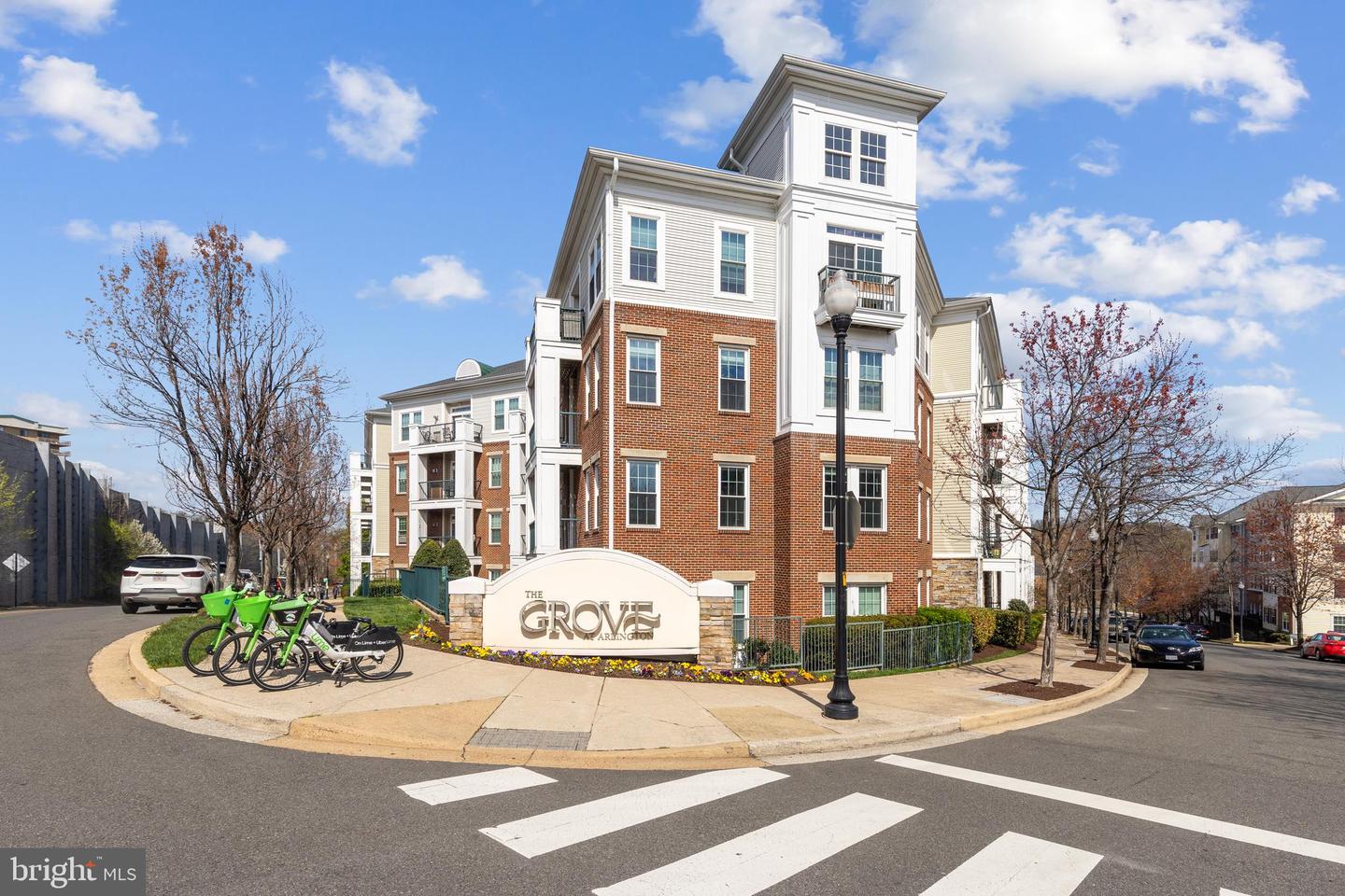 2465 Army Navy Dr #104 Property Photo 2