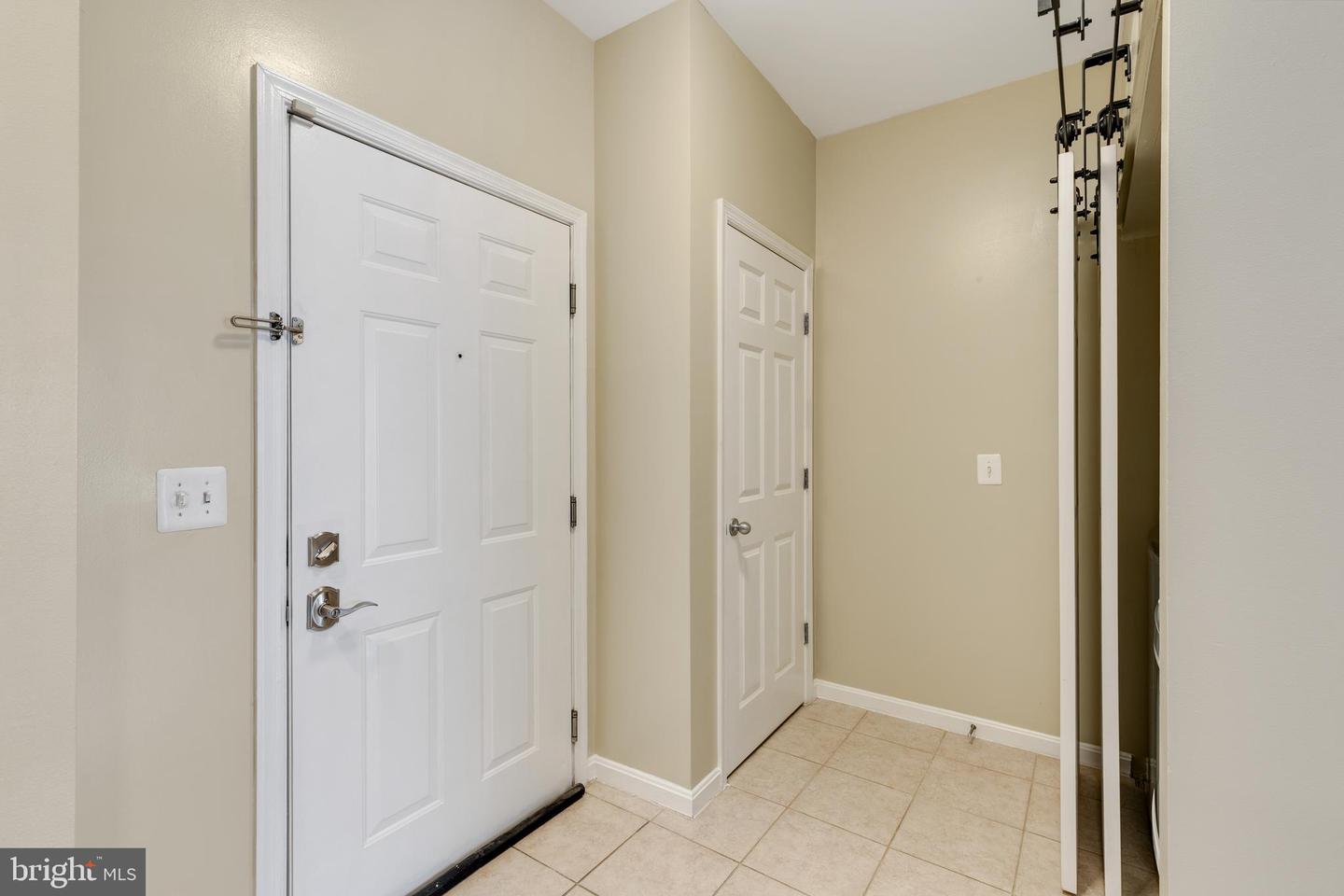 2465 Army Navy Dr #104 Property Photo 3
