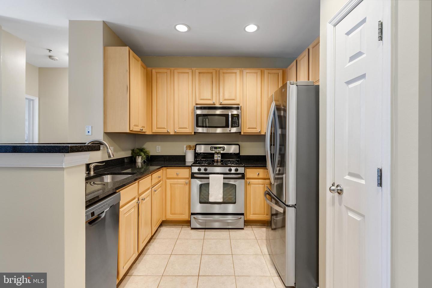2465 Army Navy Dr #104 Property Photo 6
