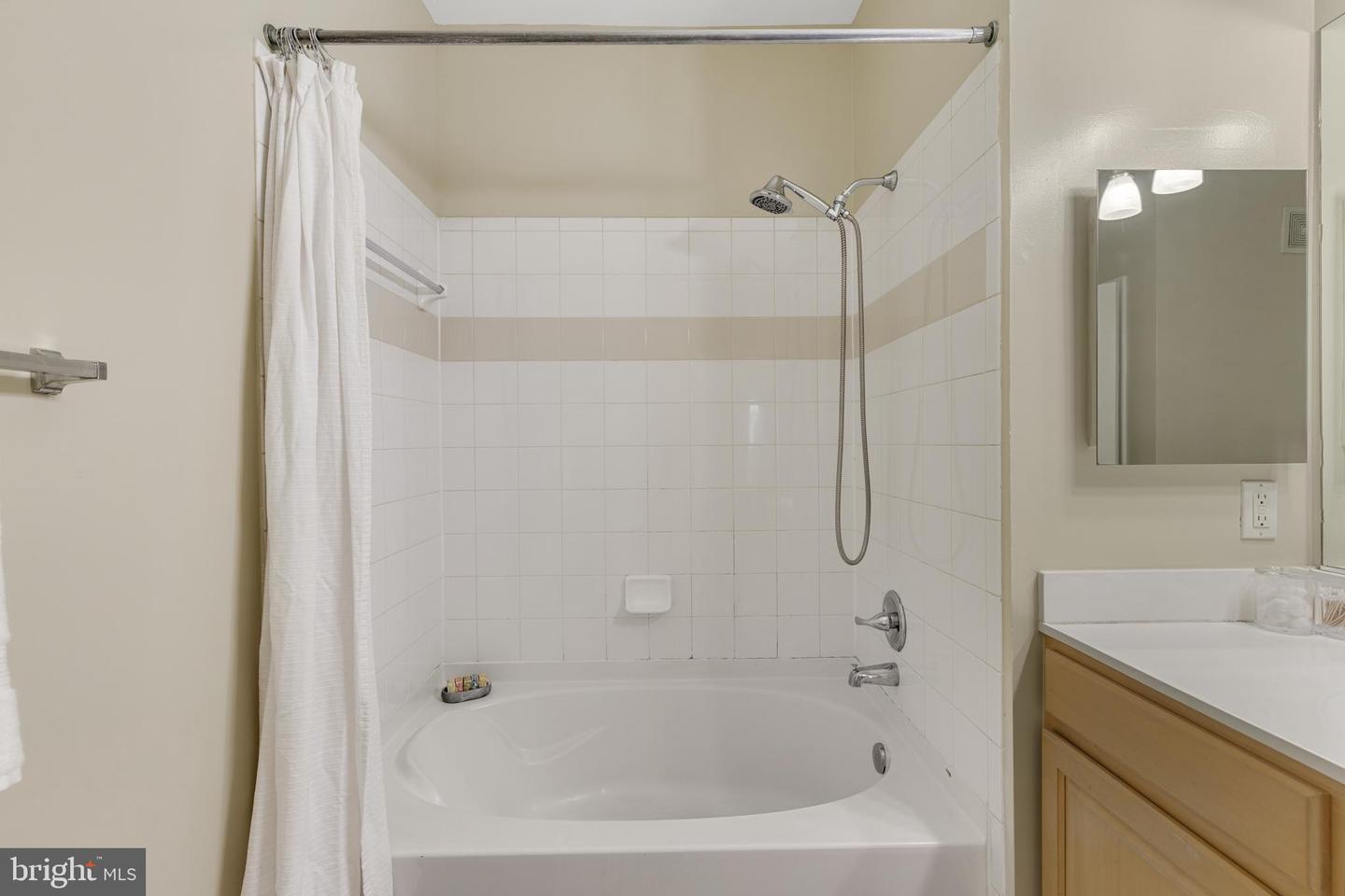 2465 Army Navy Dr #104 Property Photo 26