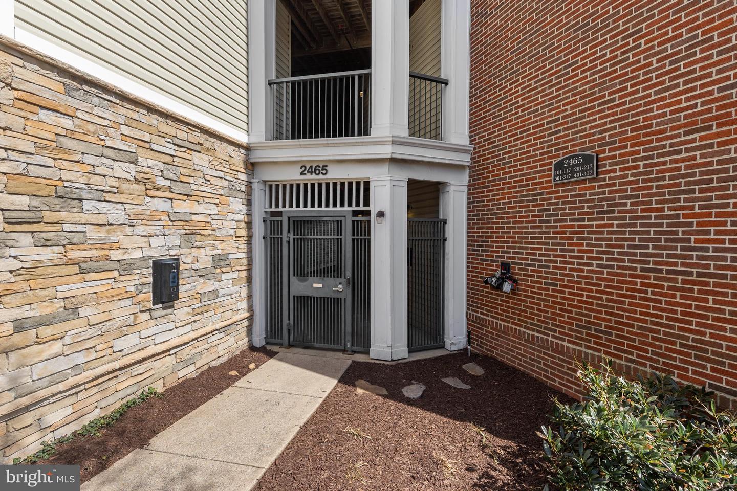 2465 Army Navy Dr #104 Property Photo 27