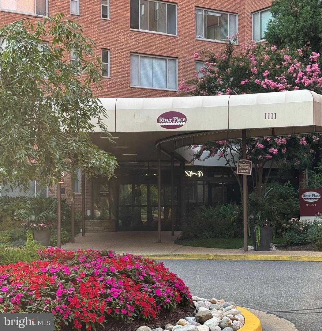 1111 ARLINGTON BLVD #928 Property Photo 1