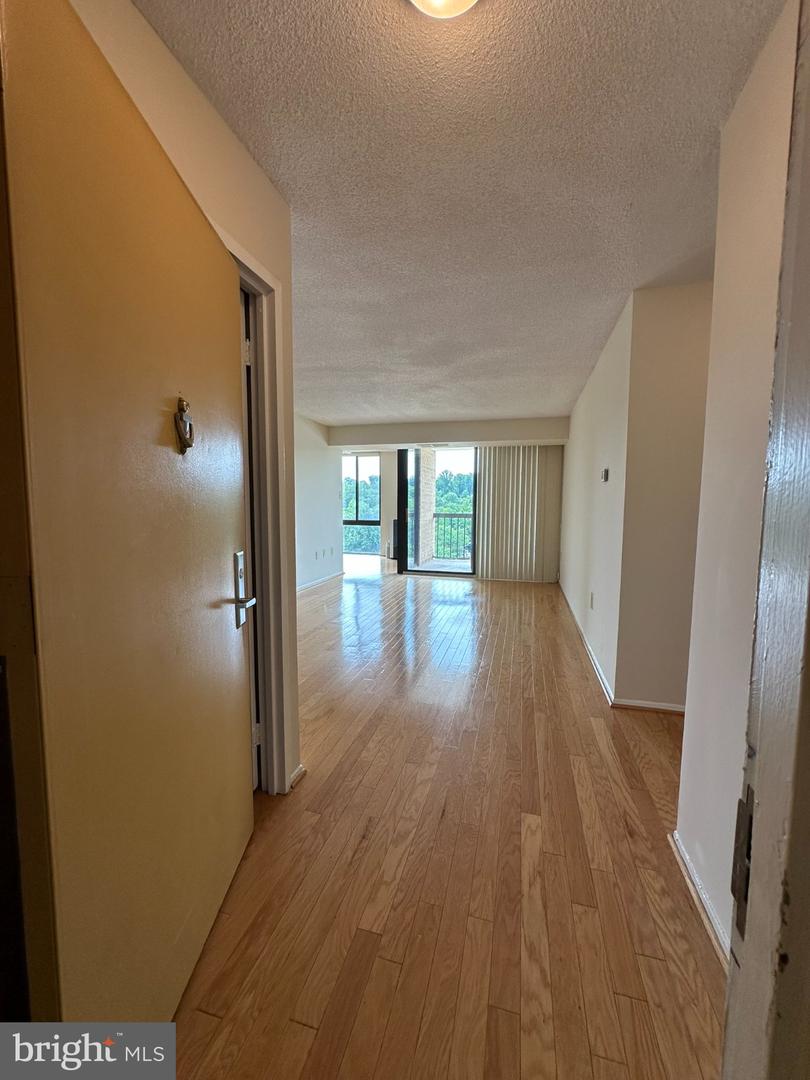 4500 S Four Mile Run Dr #424 Property Photo 3