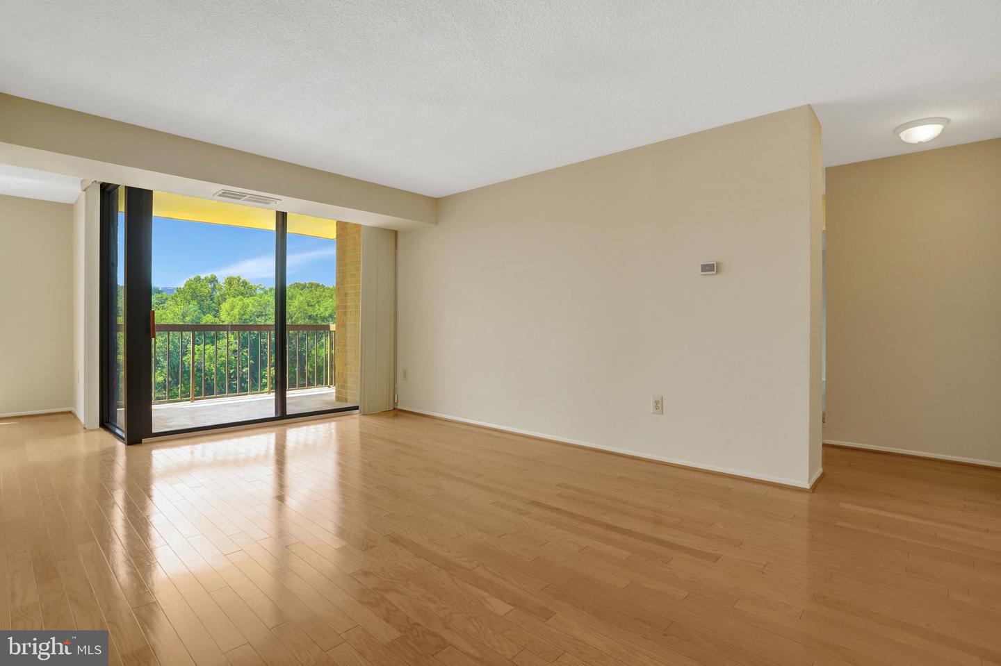 4500 S Four Mile Run Dr #424 Property Photo 5