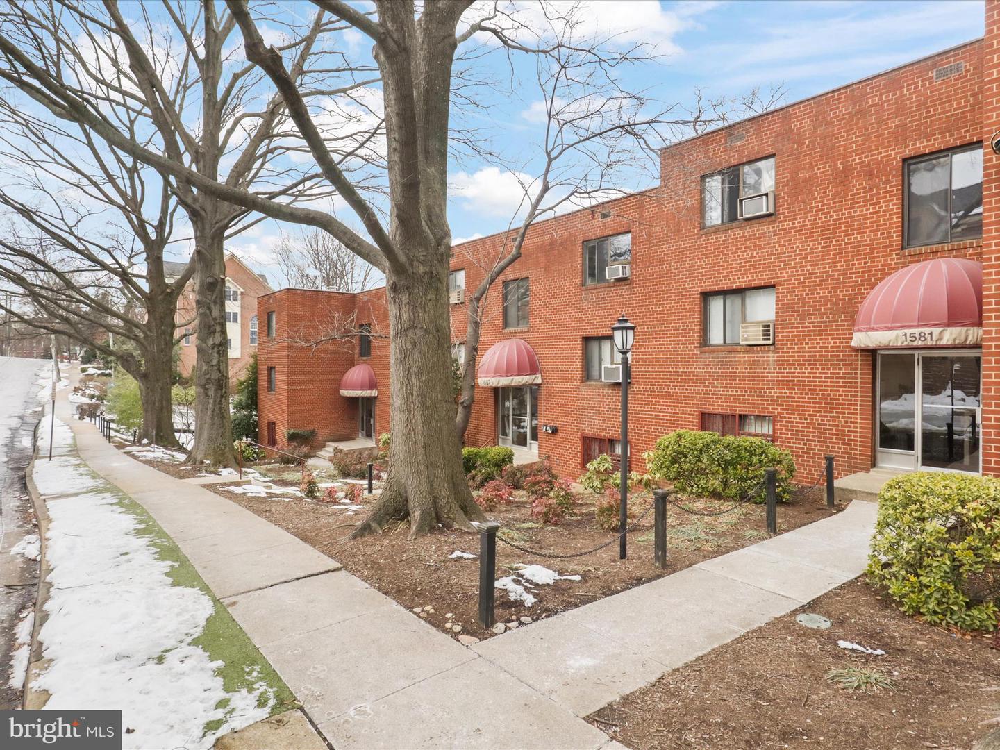 1581 N Colonial Ter #201-x Property Photo 2