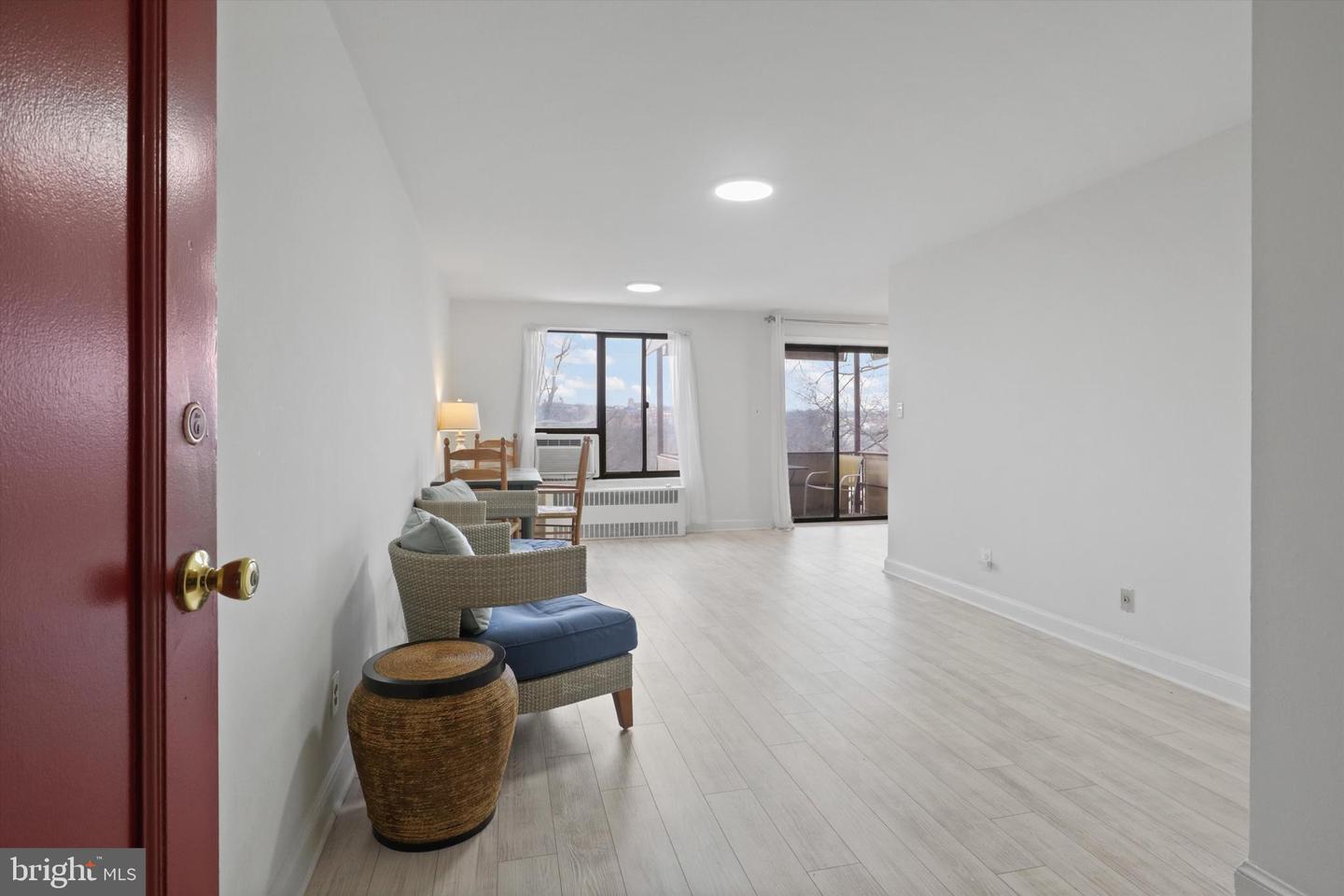 1581 N Colonial Ter #201-x Property Photo 7