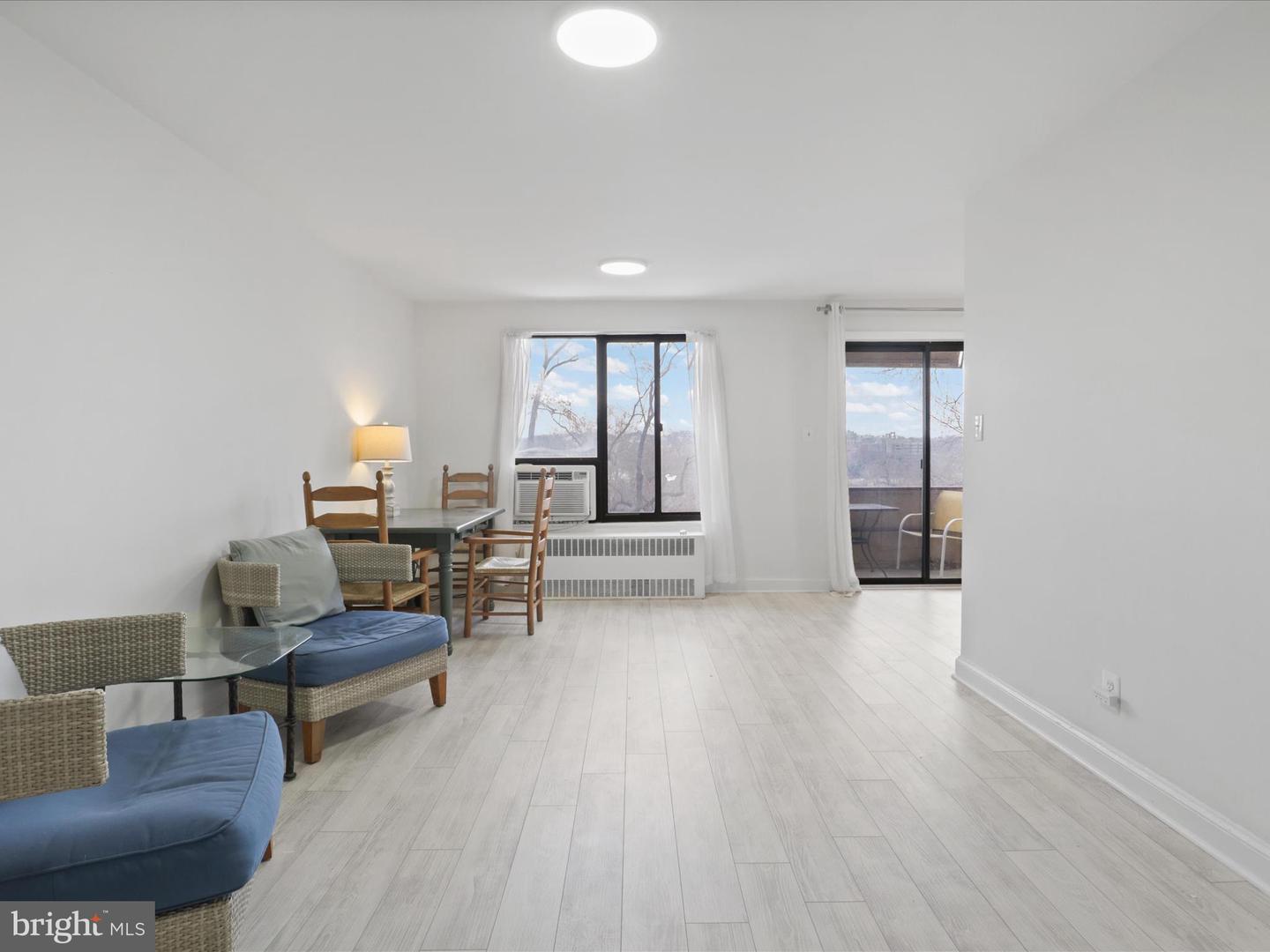 1581 N Colonial Ter #201-x Property Photo 8
