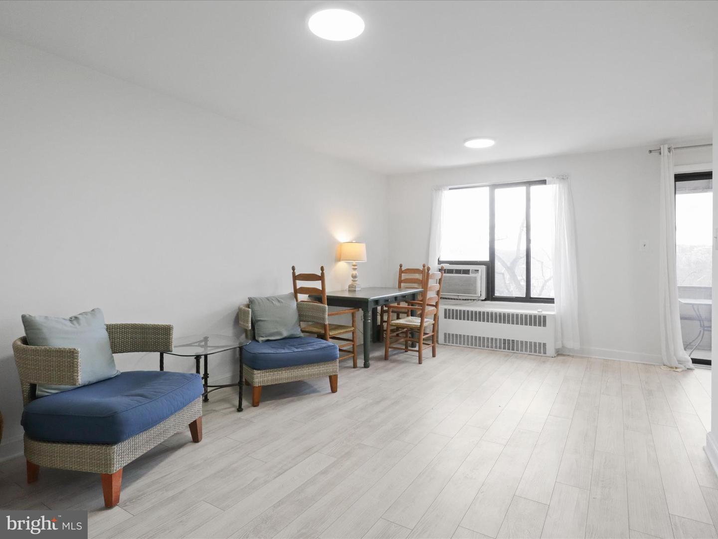 1581 N Colonial Ter #201-x Property Photo 9