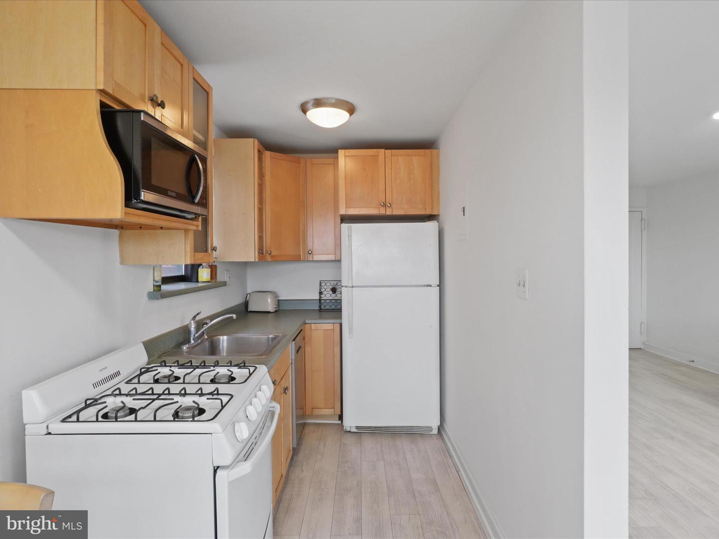 1581 N Colonial Ter #201-x Property Photo 14